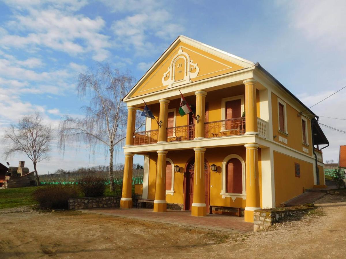 Apartmán Joe Bacsi Rezidenciaja Kisharsány Exteriér fotografie